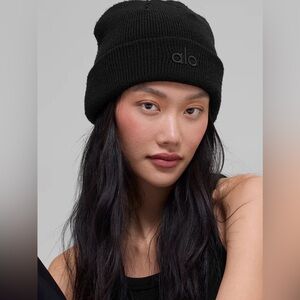 Brand New Alo Notanle Beanie in Black